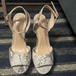 Snake skin heels size 7.5